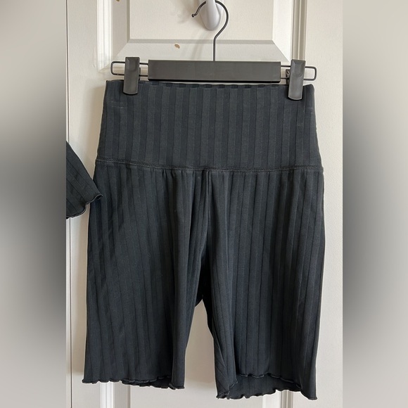 Aerie Offline Set- BLACK not cream - Picture 3 of 4